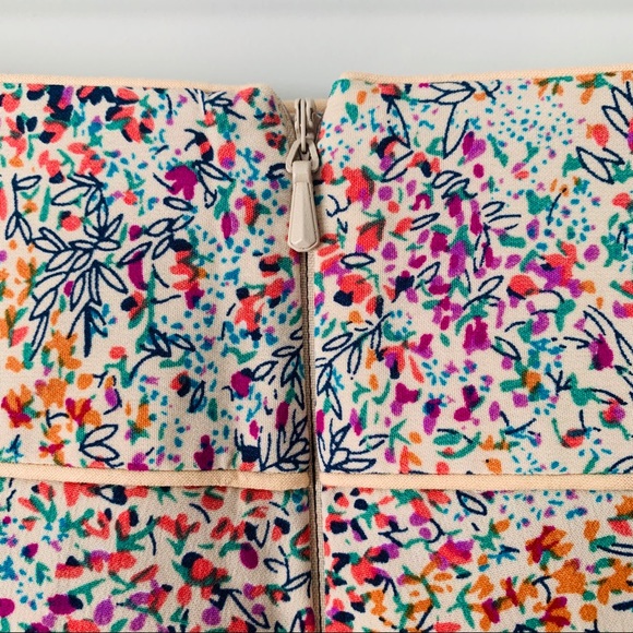 Topshop Pleated Floral Gold Button Shorts - Picture 4 of 7